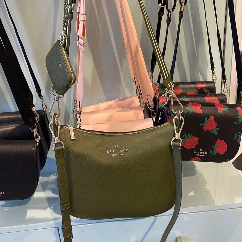 Kate Spade Rosie Crossbody
K5807 Pebbled Leather
Enchanted
NWT - Picture 1 of 16